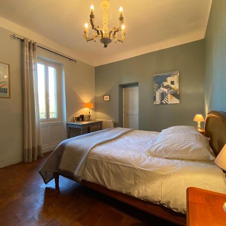 ニッサン・レ・アンサリューヌ Domaine De Salabert Bed & Breakfast エクステリア 写真