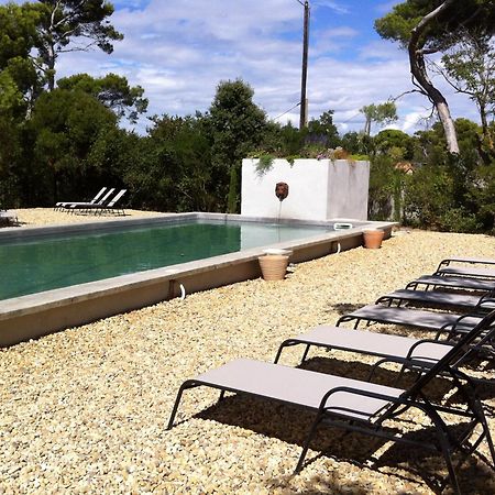 ニッサン・レ・アンサリューヌ Domaine De Salabert Bed & Breakfast エクステリア 写真