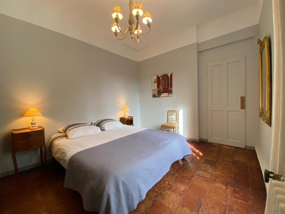 ニッサン・レ・アンサリューヌ Domaine De Salabert Bed & Breakfast エクステリア 写真