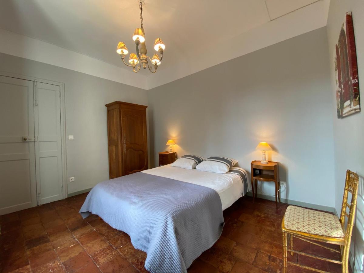 ニッサン・レ・アンサリューヌ Domaine De Salabert Bed & Breakfast エクステリア 写真
