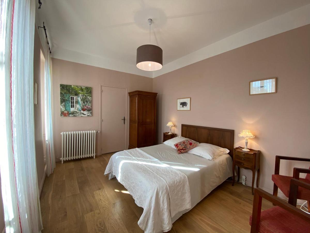 ニッサン・レ・アンサリューヌ Domaine De Salabert Bed & Breakfast エクステリア 写真
