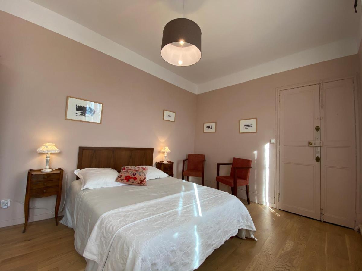 ニッサン・レ・アンサリューヌ Domaine De Salabert Bed & Breakfast エクステリア 写真