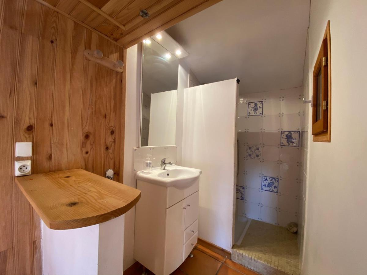 ニッサン・レ・アンサリューヌ Domaine De Salabert Bed & Breakfast エクステリア 写真