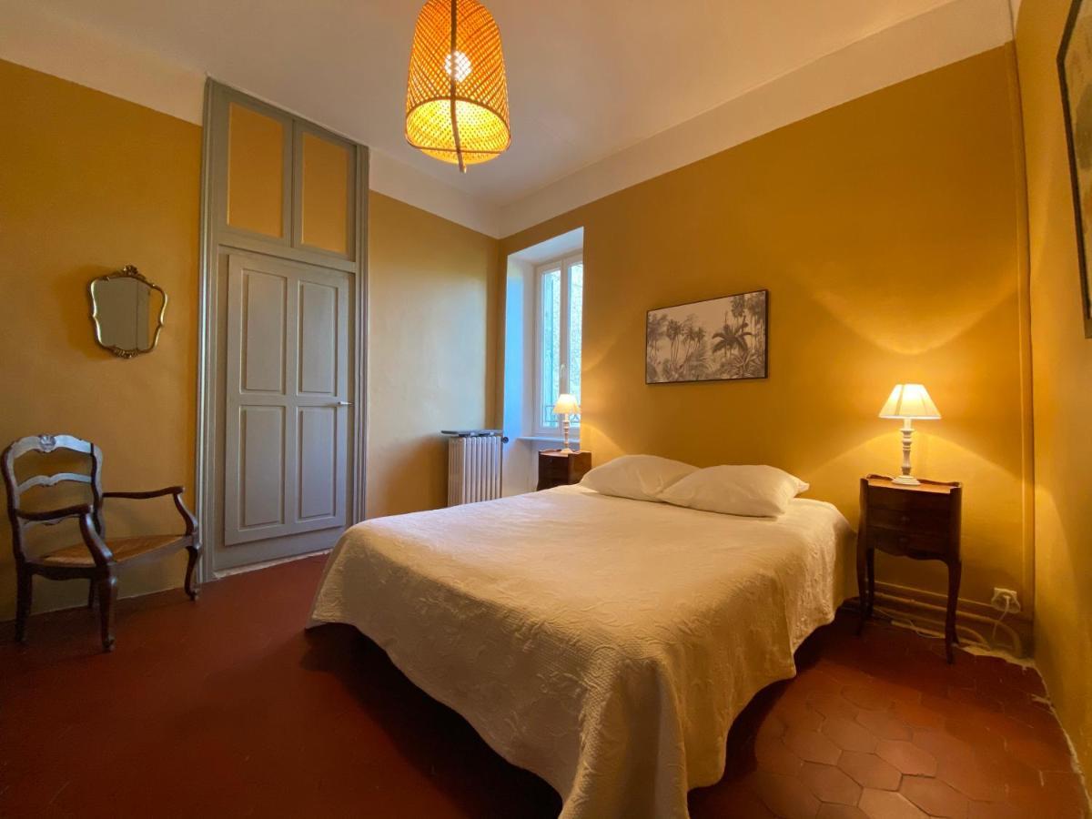 ニッサン・レ・アンサリューヌ Domaine De Salabert Bed & Breakfast エクステリア 写真