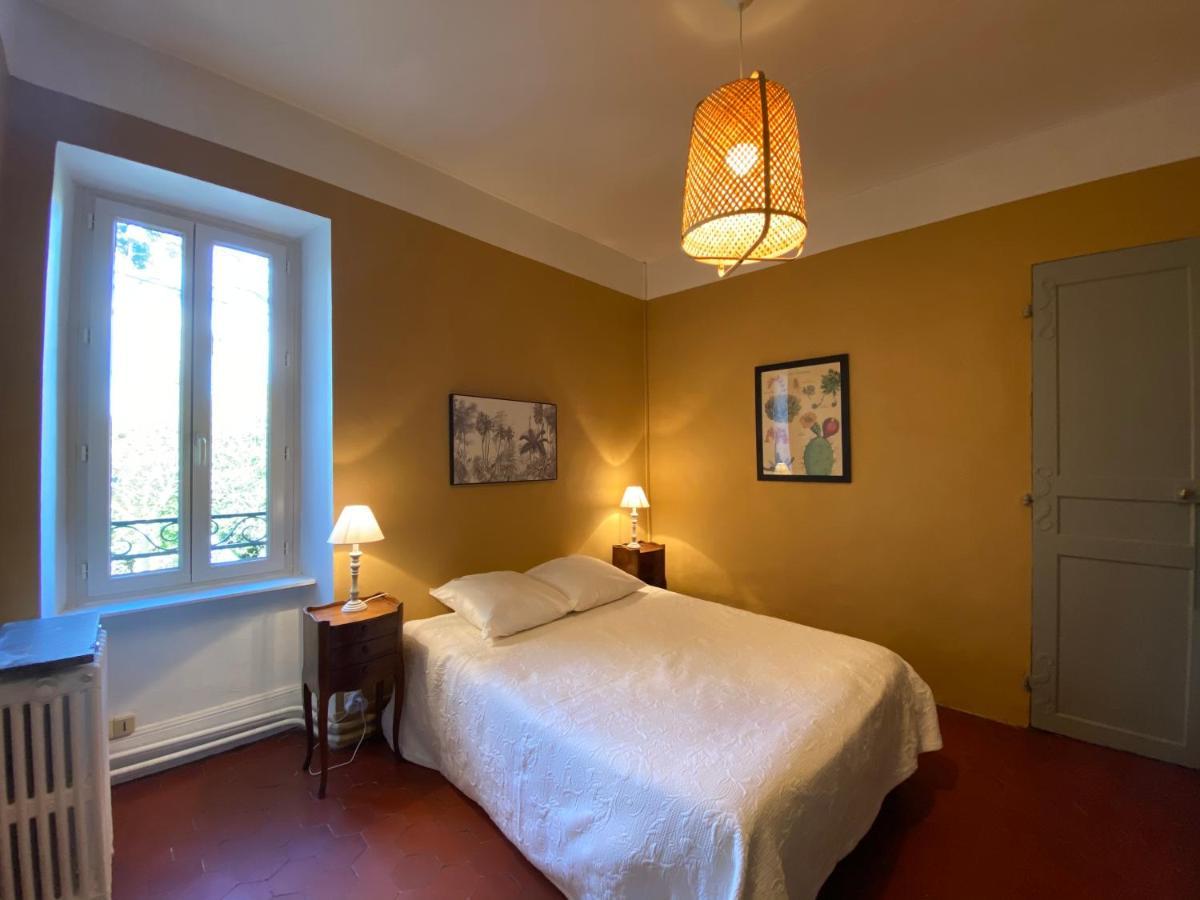 ニッサン・レ・アンサリューヌ Domaine De Salabert Bed & Breakfast エクステリア 写真