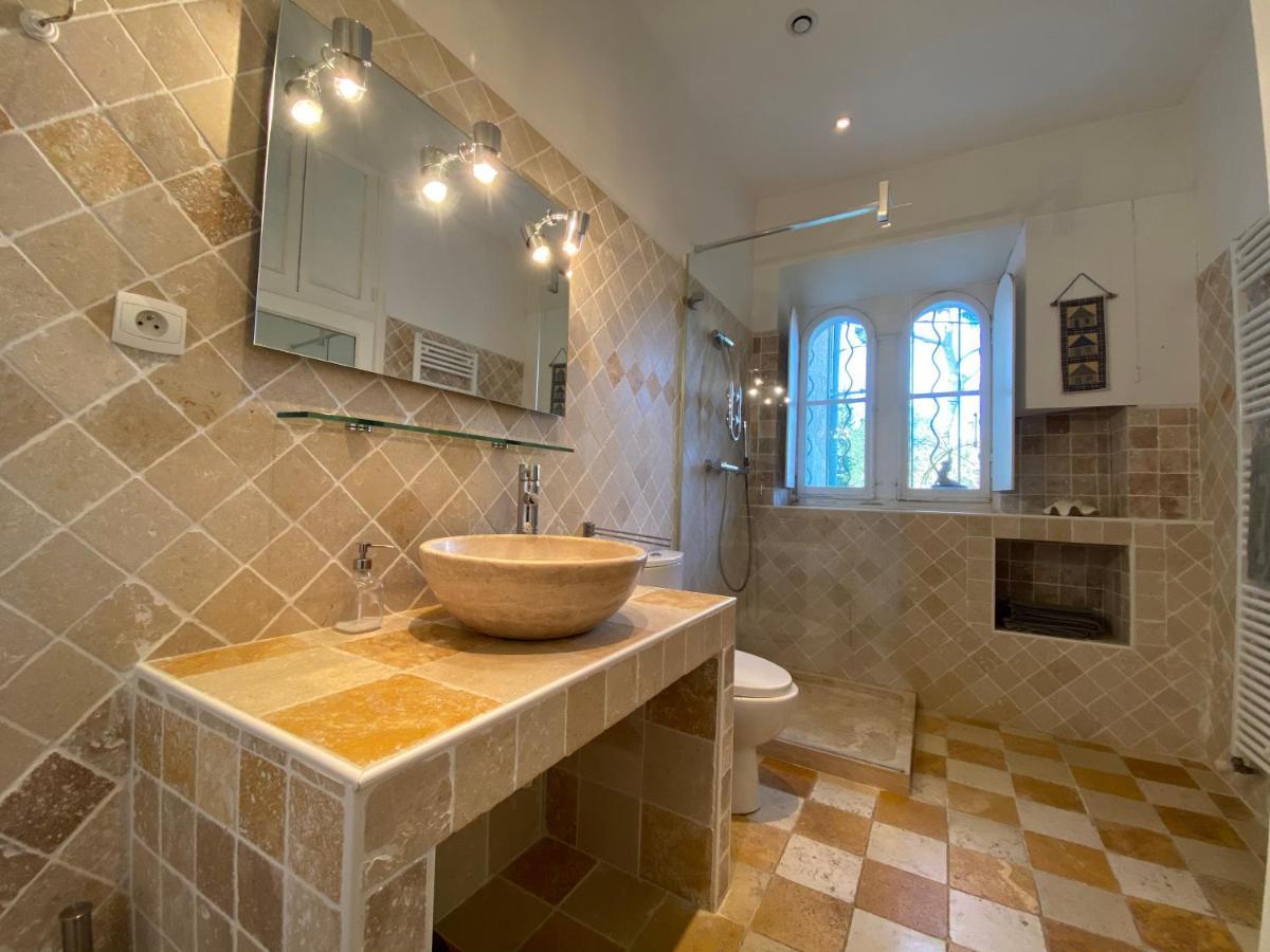 ニッサン・レ・アンサリューヌ Domaine De Salabert Bed & Breakfast エクステリア 写真
