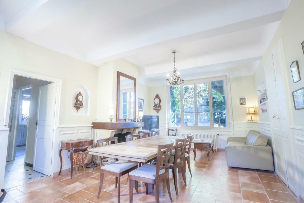 ニッサン・レ・アンサリューヌ Domaine De Salabert Bed & Breakfast エクステリア 写真