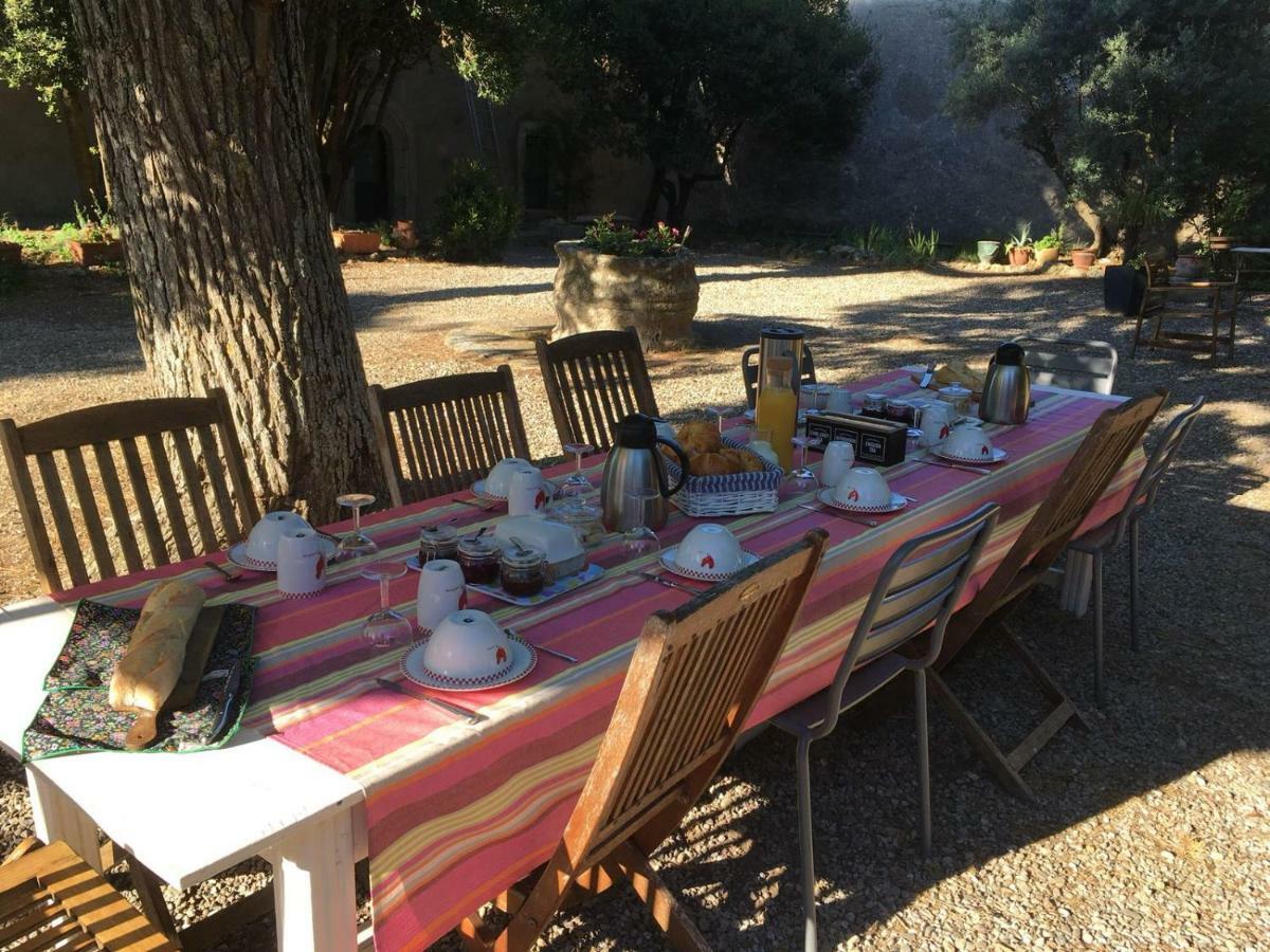 ニッサン・レ・アンサリューヌ Domaine De Salabert Bed & Breakfast エクステリア 写真